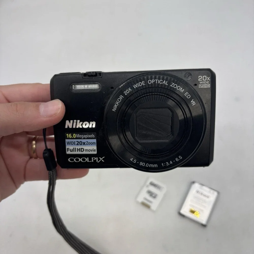 Nikon Coolpix S7000 Digital Camera With Battery And SD Card Black Untested
